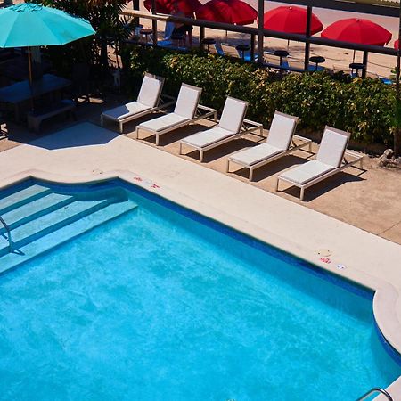 Tropical Sunset Beach Apartment Hotel Saint James Buitenkant foto