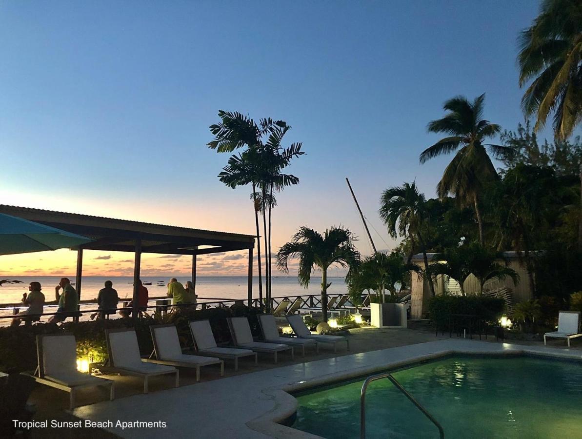Tropical Sunset Beach Apartment Hotel Saint James Buitenkant foto