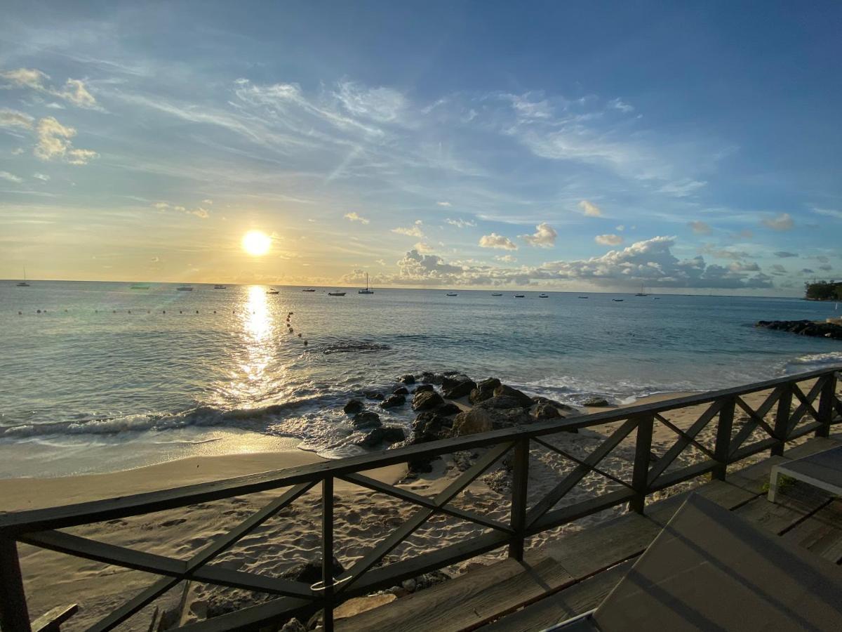 Tropical Sunset Beach Apartment Hotel Saint James Buitenkant foto