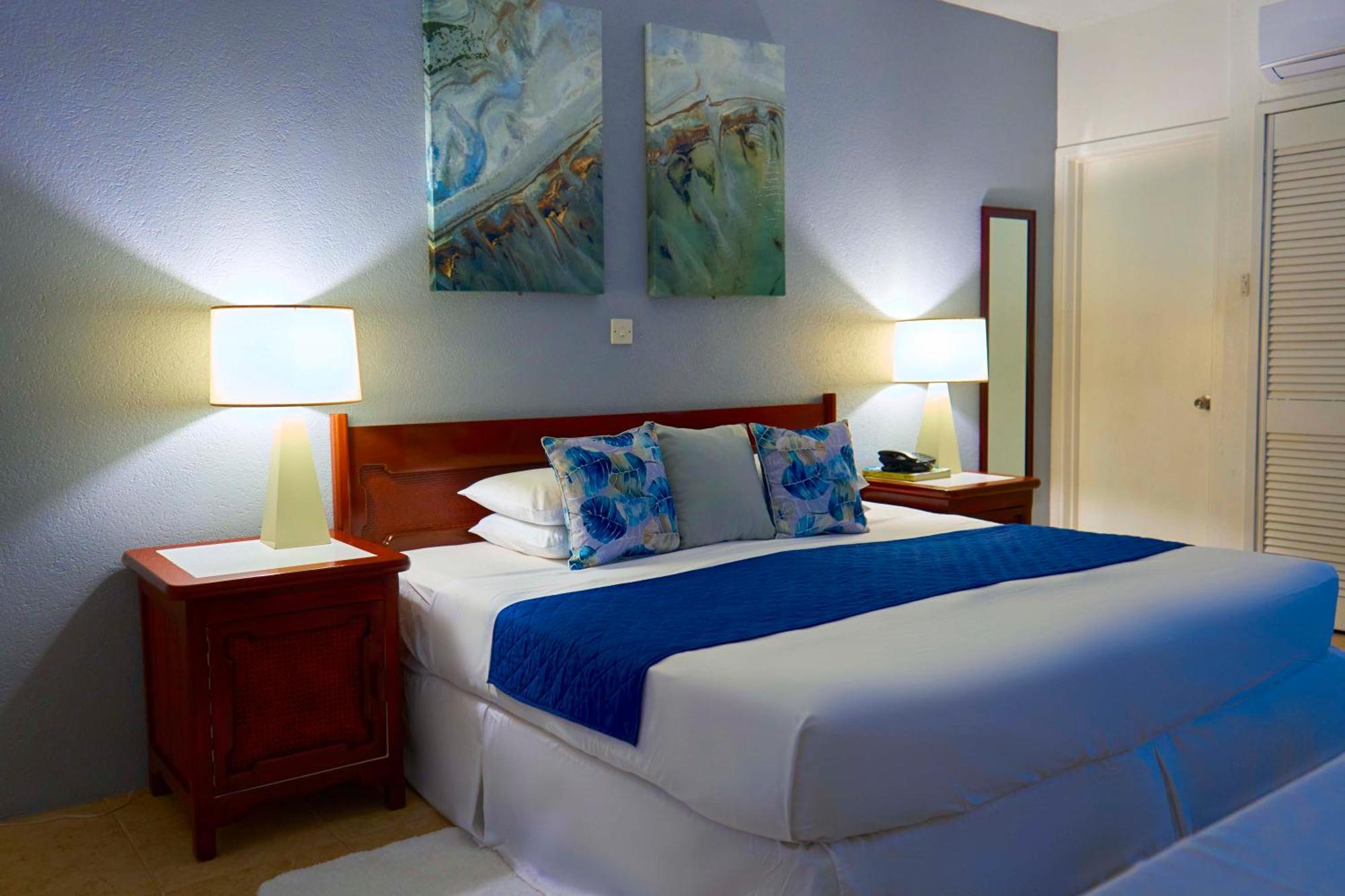 Tropical Sunset Beach Apartment Hotel Saint James Buitenkant foto