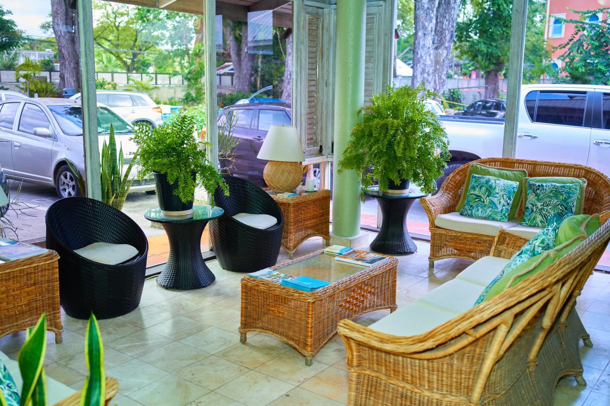 Tropical Sunset Beach Apartment Hotel Saint James Buitenkant foto