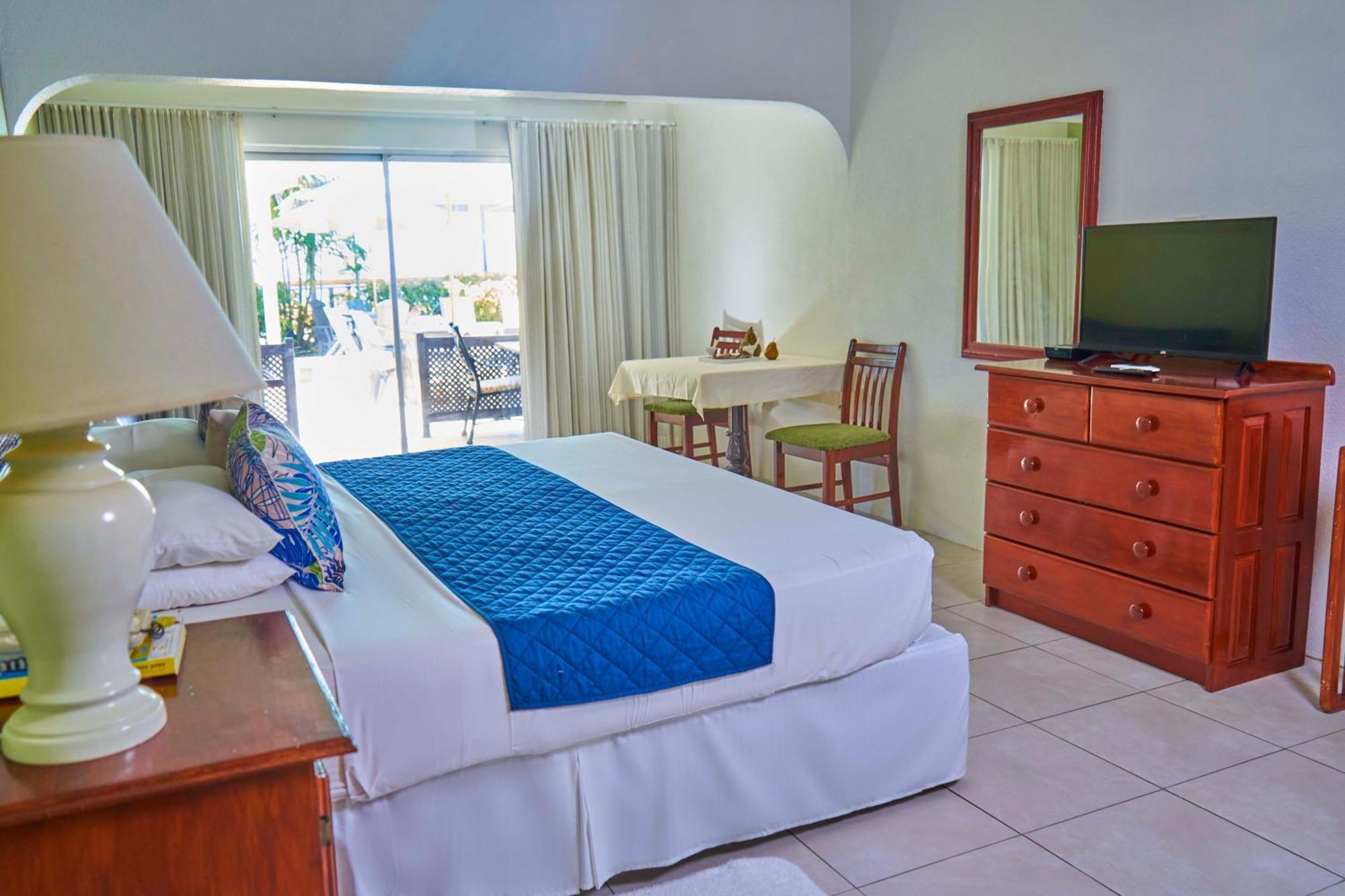 Tropical Sunset Beach Apartment Hotel Saint James Kamer foto