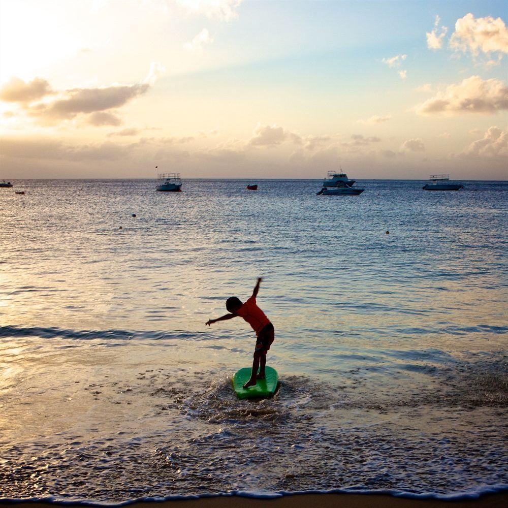 Tropical Sunset Beach Apartment Hotel Saint James Buitenkant foto
