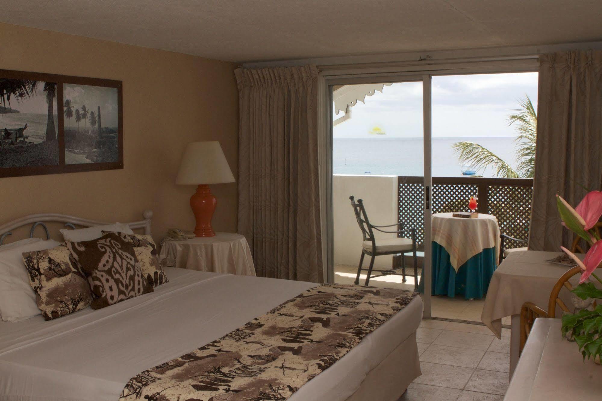 Tropical Sunset Beach Apartment Hotel Saint James Buitenkant foto